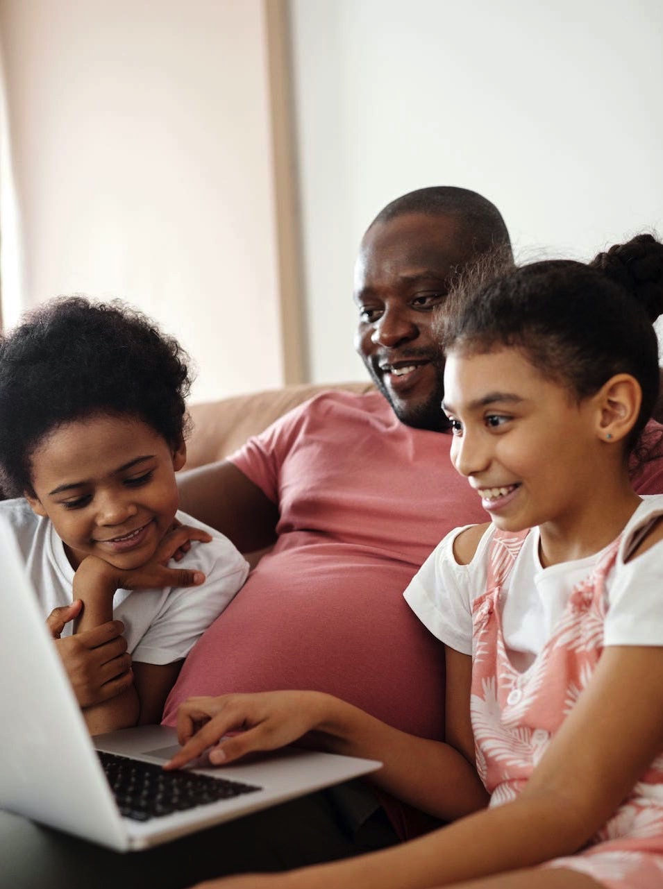 Father and children in a Virtual Therap